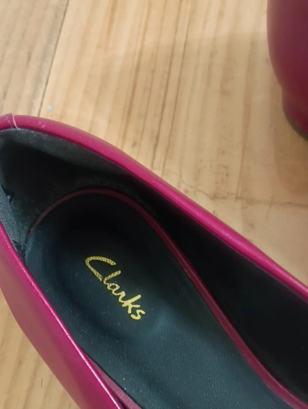 Clarks Red Leather Pointed Toe Slip On Flats Size 7